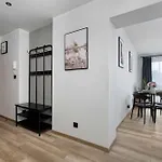 Idealny Dla Rodzin Z Balkonem I Dwiema Sypialniami W Katowicach By Renters