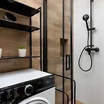 Idealny Dla Rodzin Z Balkonem I Dwiema Sypialniami W Katowicach By Renters קטוביץ