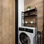 Idealny Dla Rodzin Z Balkonem I Dwiema Sypialniami W Katowicach By Renters דירה