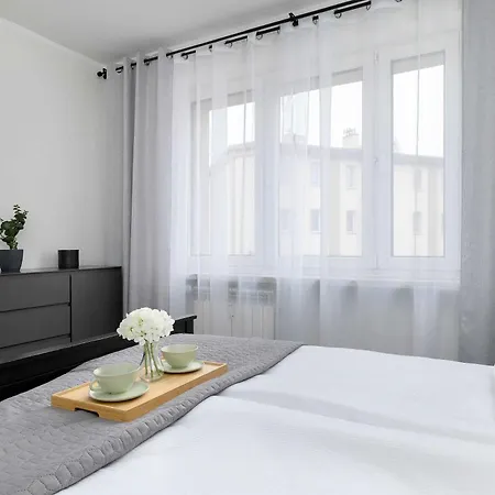 Idealny Dla Rodzin Z Balkonem I Dwiema Sypialniami W Katowicach By Renters