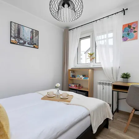 Apartment Idealny Dla Rodzin Z Balkonem I Dwiema Sypialniami W Katowicach By Renters *