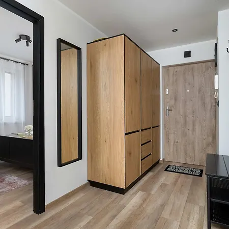 Idealny Dla Rodzin Z Balkonem I Dwiema Sypialniami W Katowicach By Renters Apartment Katowice