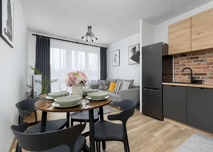 Idealny Dla Rodzin Z Balkonem I Dwiema Sypialniami W Katowicach By Renters Apartamento