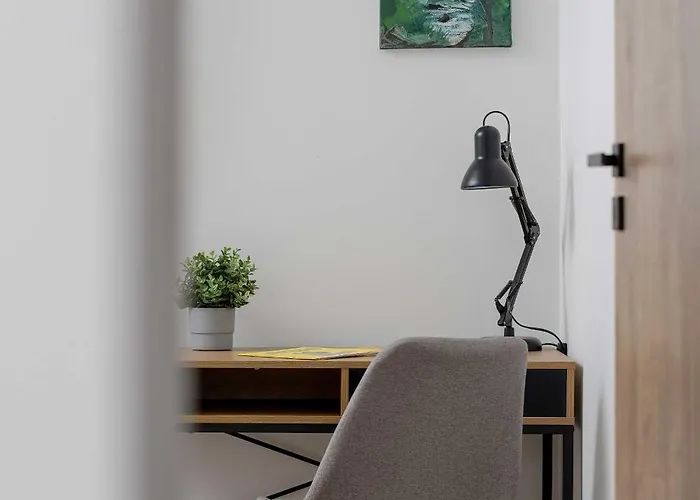 Idealny Dla Rodzin Z Balkonem I Dwiema Sypialniami W Katowicach By Renters Katowice