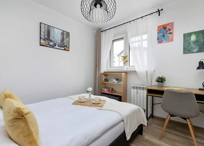 Apartamento Idealny Dla Rodzin Z Balkonem I Dwiema Sypialniami W Katowicach By Renters *