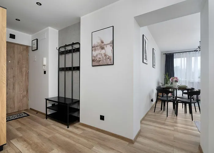 Idealny Dla Rodzin Z Balkonem I Dwiema Sypialniami W Katowicach By Renters