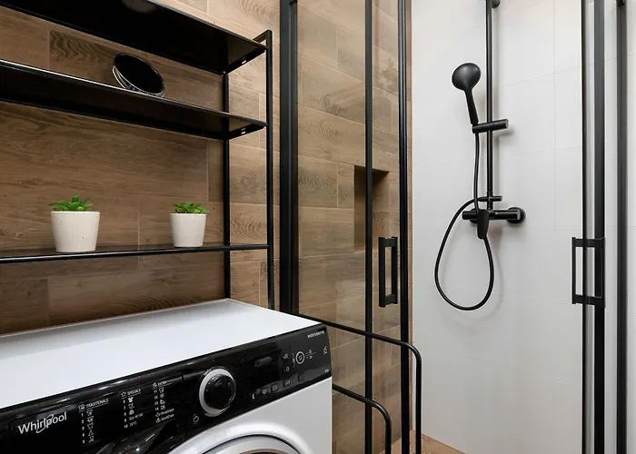 Idealny Dla Rodzin Z Balkonem I Dwiema Sypialniami W Katowicach By Renters Kattowitz