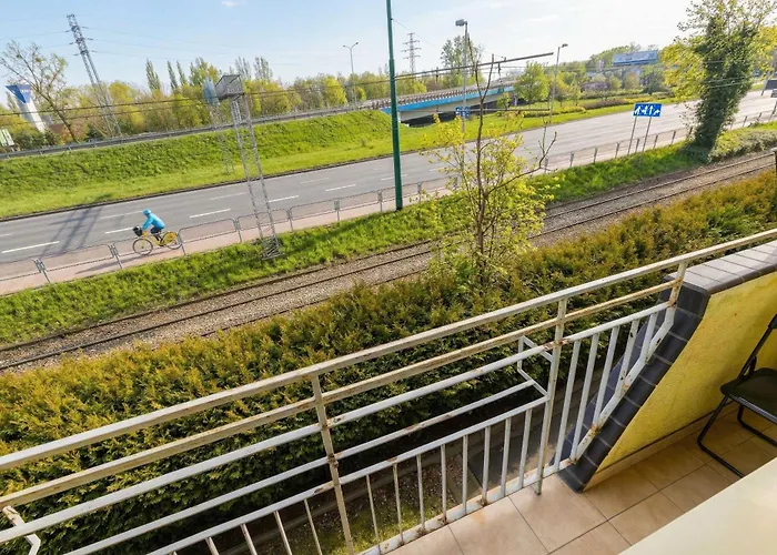 Apartment Idealny Dla Rodzin Z Balkonem I Dwiema Sypialniami W Katowicach By Renters *