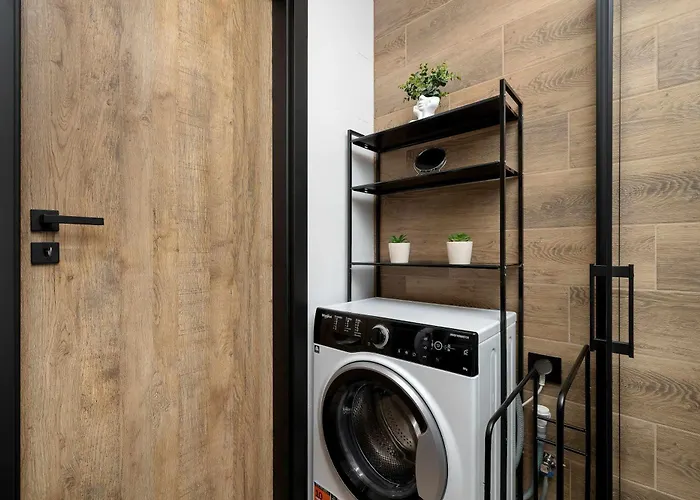 Idealny Dla Rodzin Z Balkonem I Dwiema Sypialniami W Katowicach By Renters Apartment